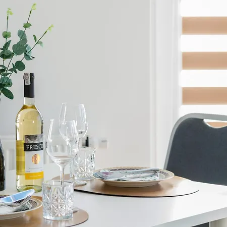 Apartment Coast Breeze Stylish By Renters *